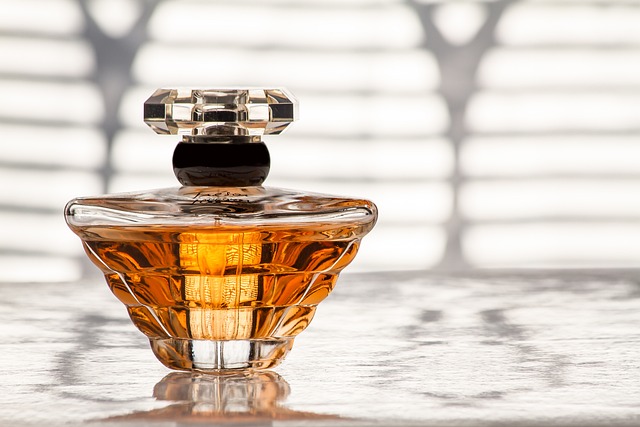 Parfum ontraadseld: van oude geschiedenis tot moderne invloed op psyche en aantrekkingskracht